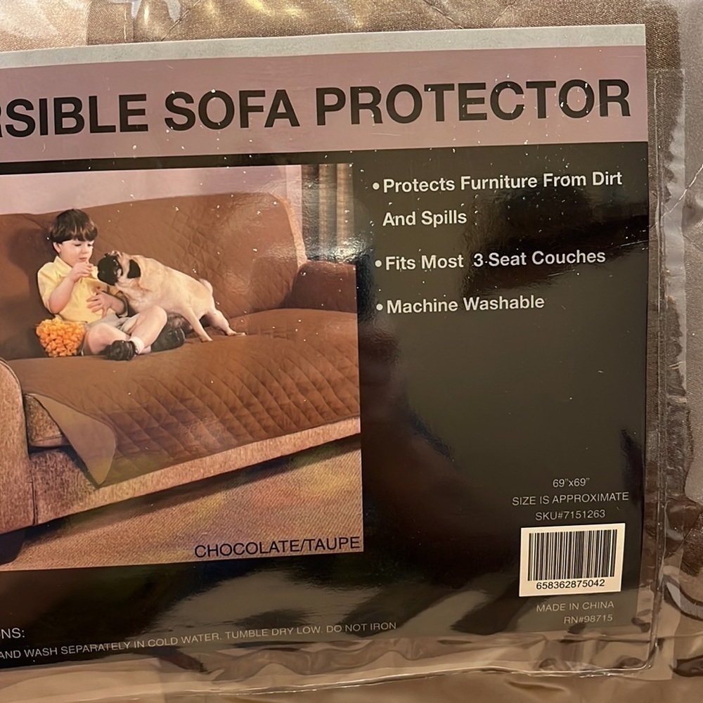 Reversible quilted polyester sofa protector